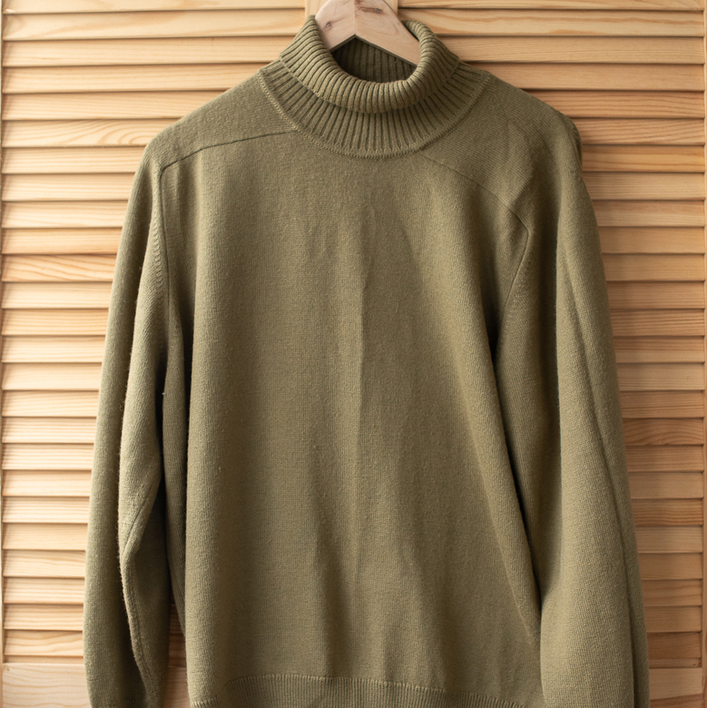 Свитер под горло р. L