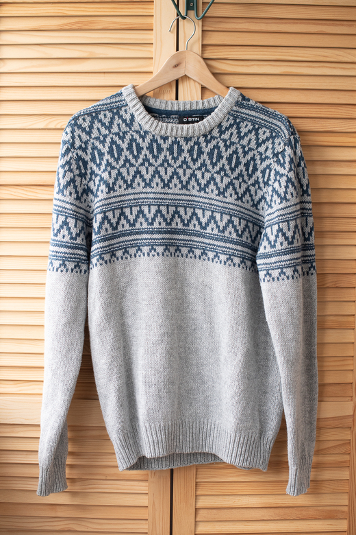 Свитер с орнаментом р. M-L