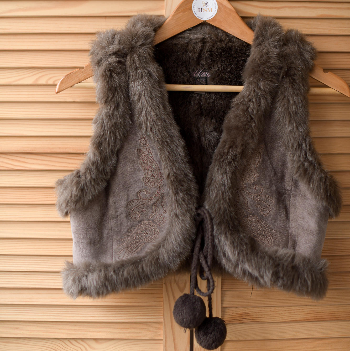 Жилетка с мехом р. 128-134