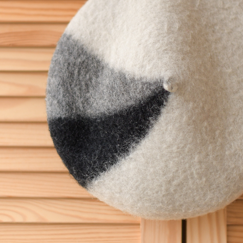 Берет молочный