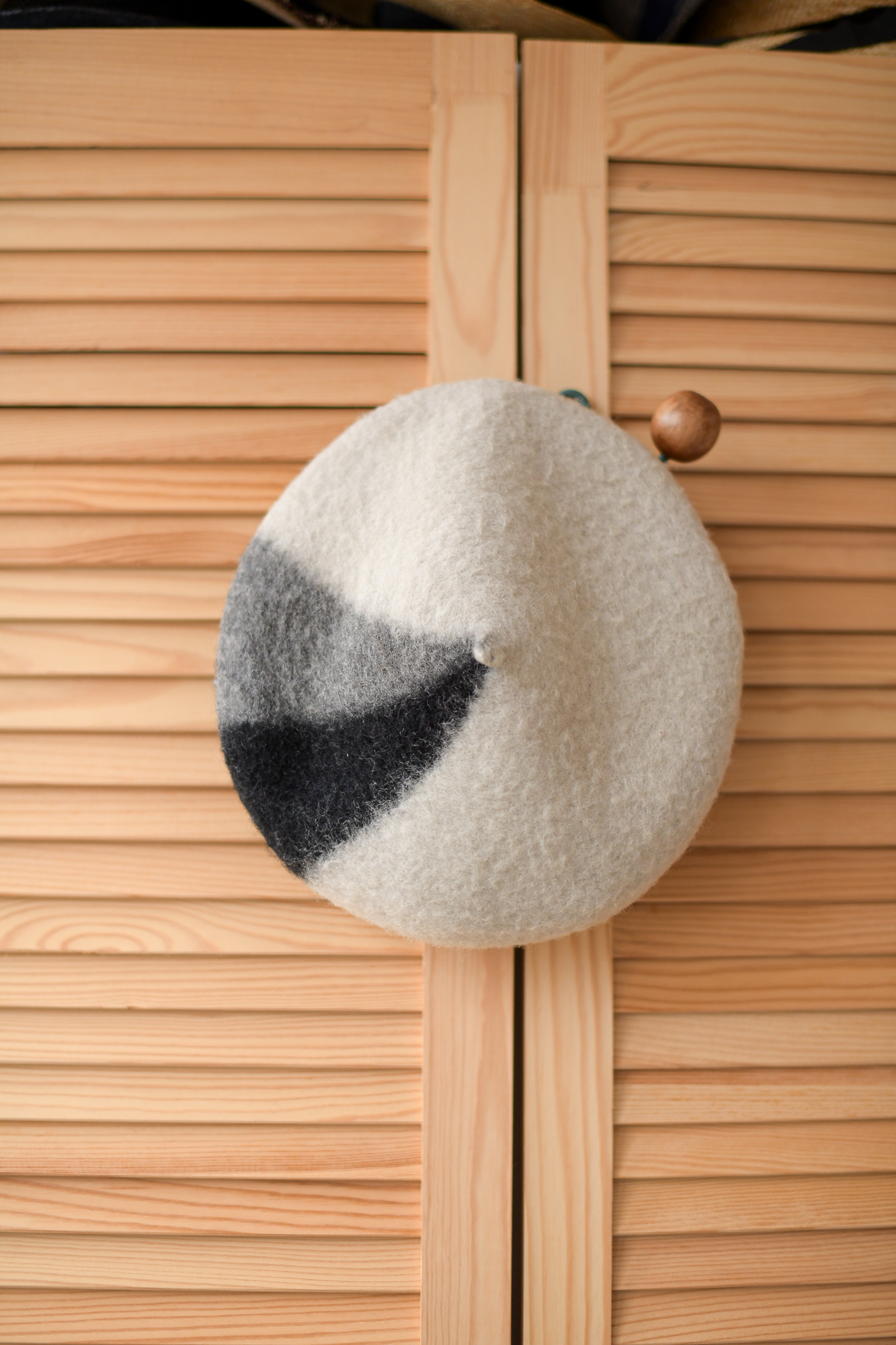 Берет молочный