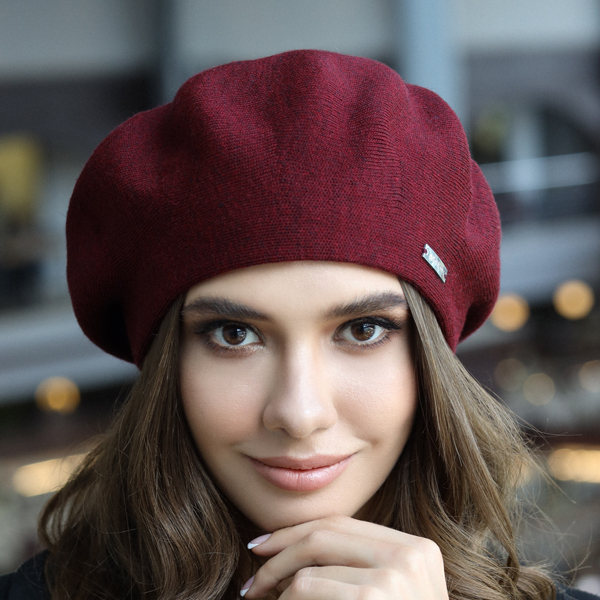 Берет бордовый