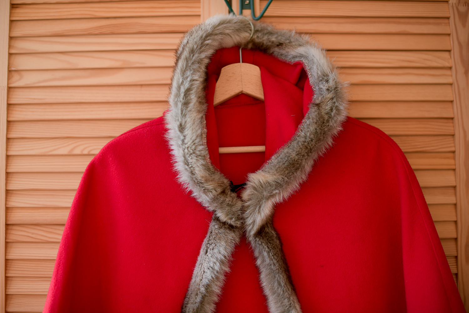 Пончо красное S-M