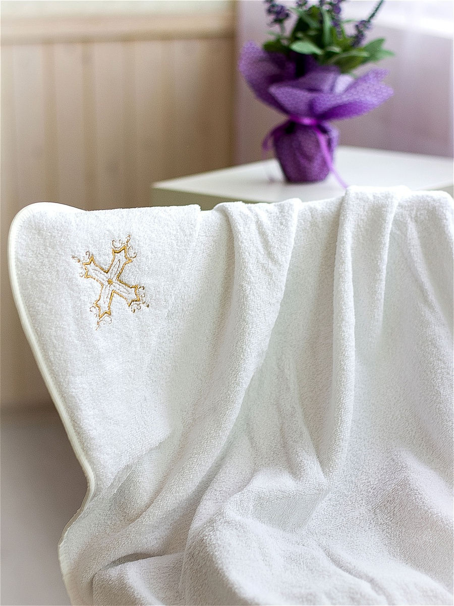 Крестильное полотенце с золотым крестиком