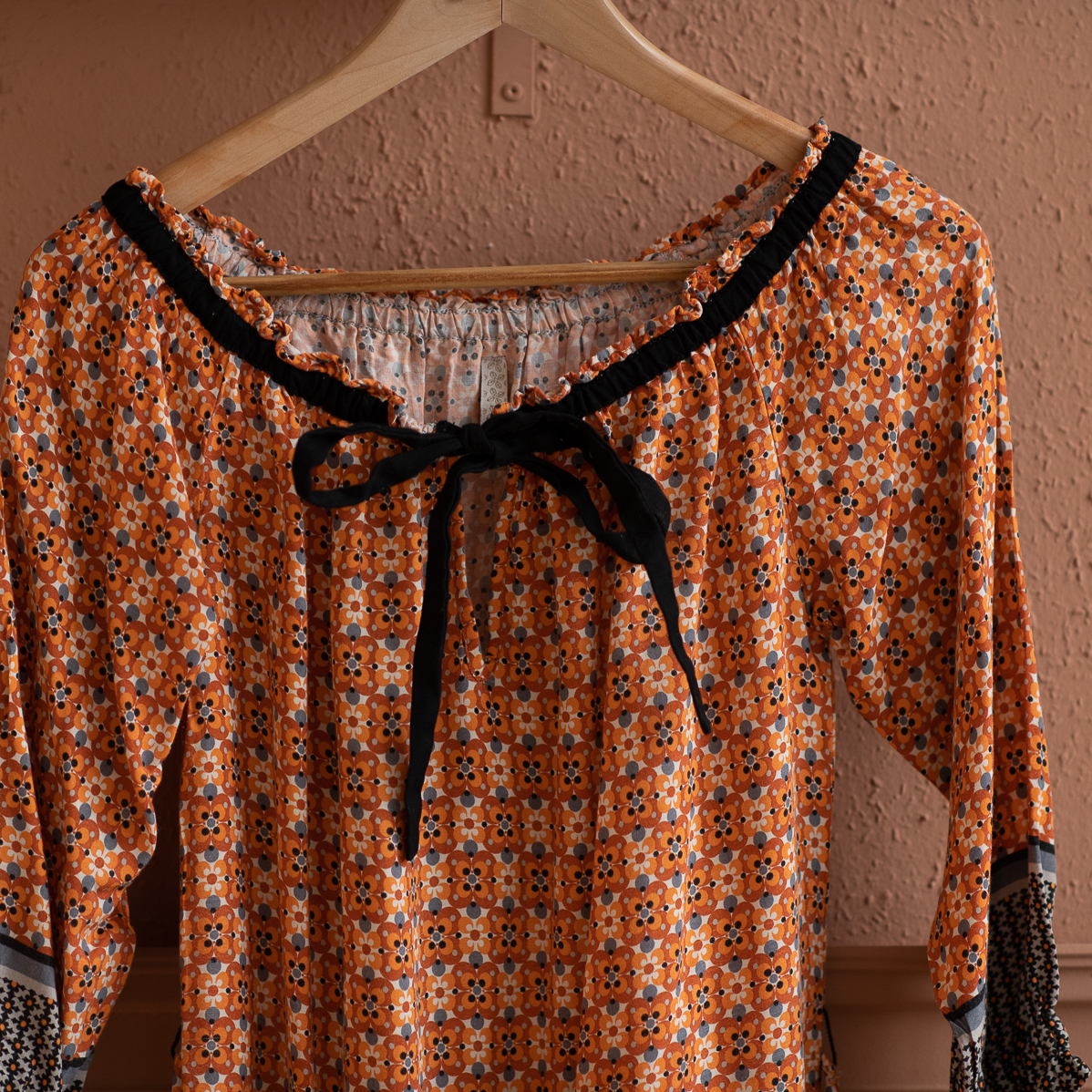 Платье с завязками