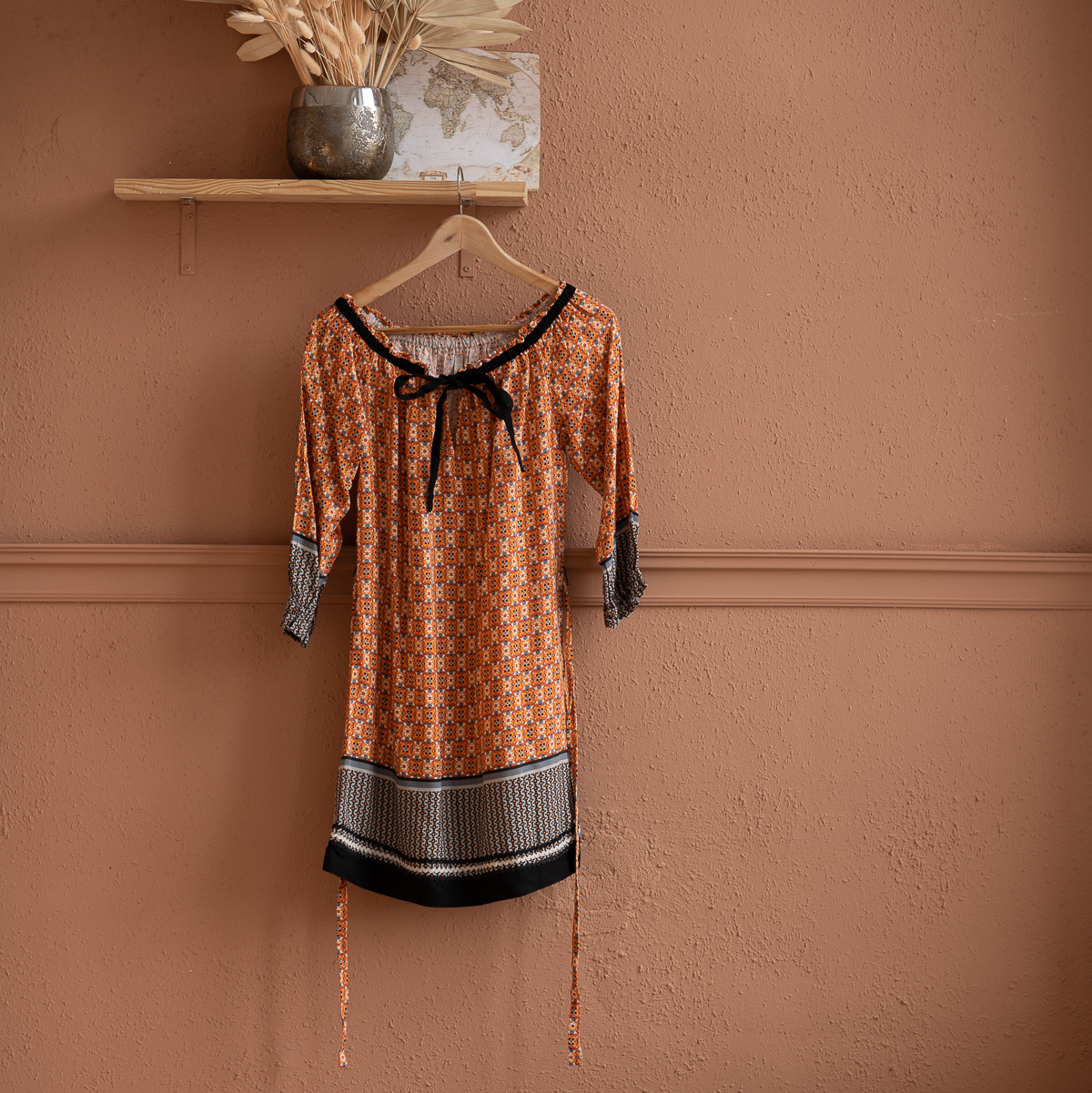 Платье с завязками