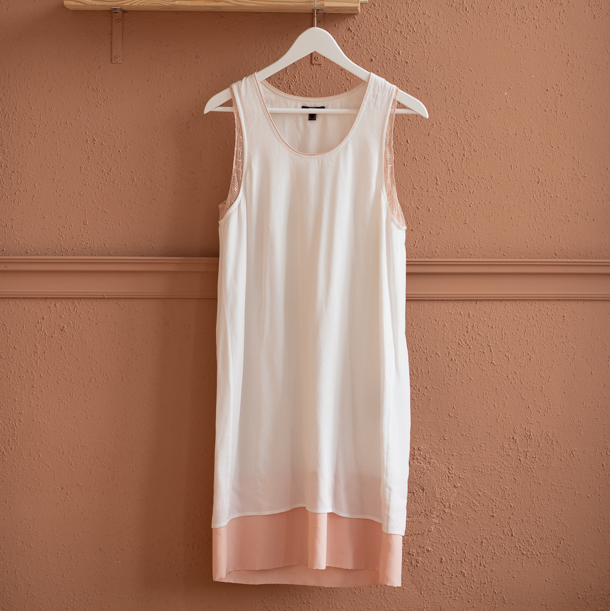 Платье без рукавов