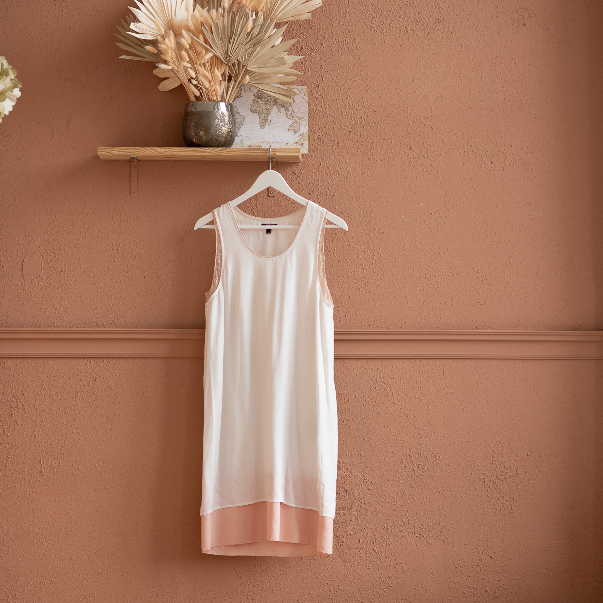 Платье без рукавов