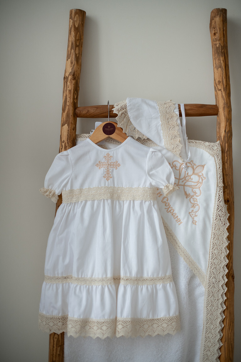 Крестильный комплект "ЕСЕНИЯ" (Платье, полотенце с вышивкой, ажурный чепчик) 80 р