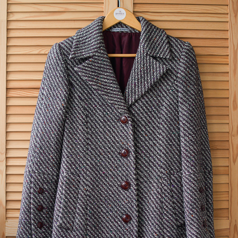 Пальто серое с бордовыми нитками р. S