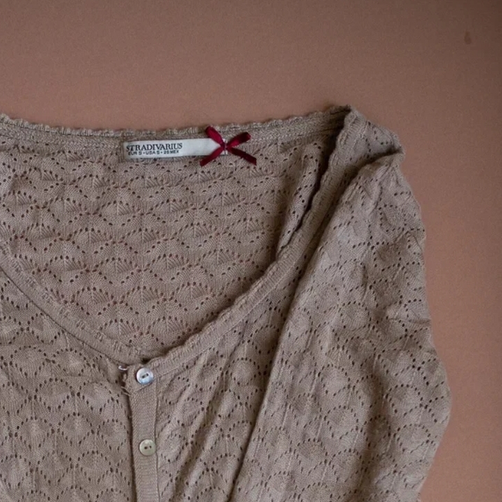 Кардиган бежевый 140-150.