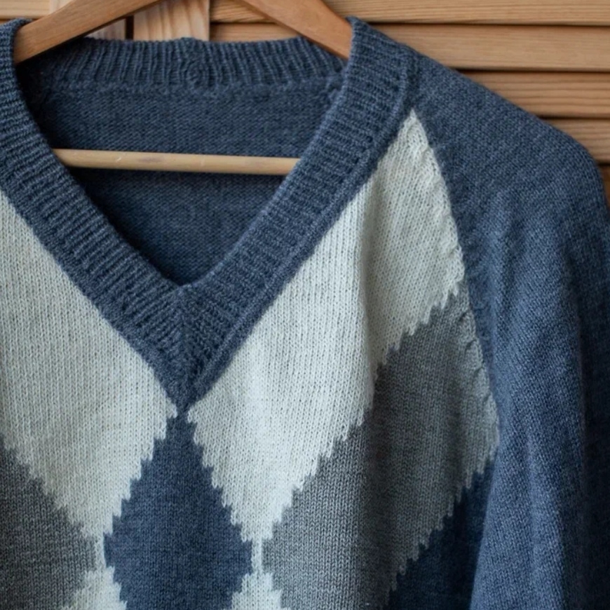 Свитер с ромбами L