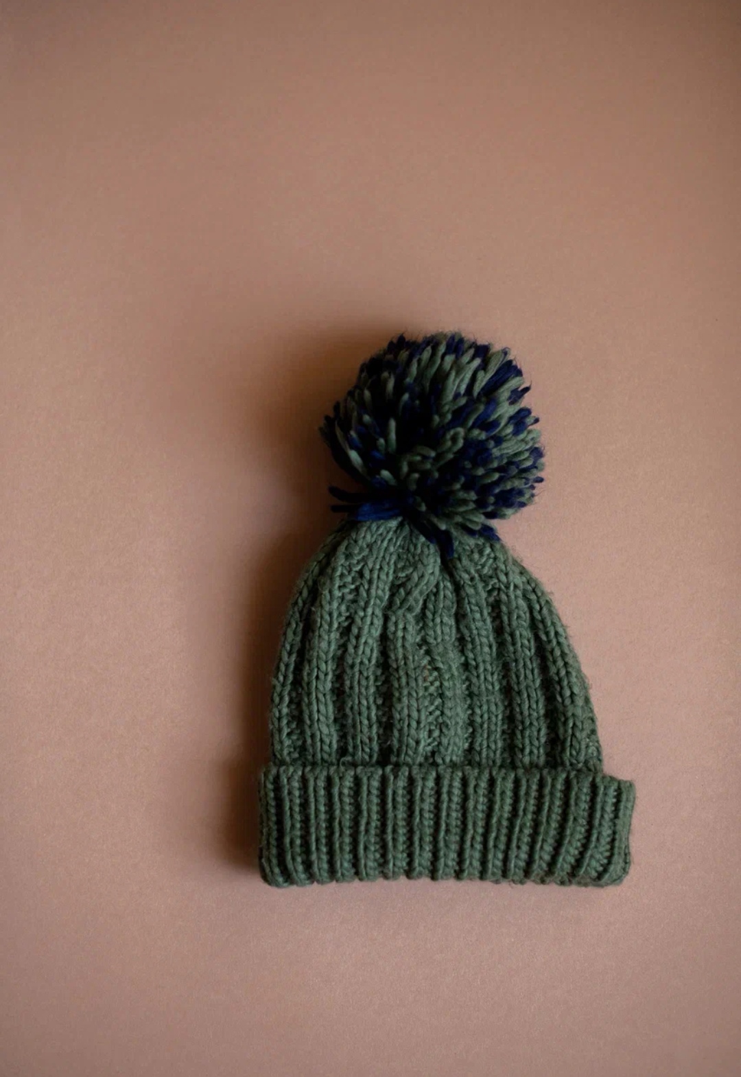 Шапка зеленая с бубоном