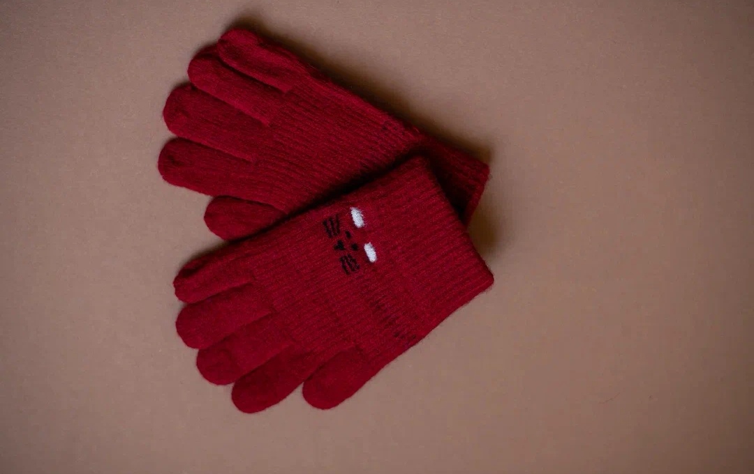 Перчатки бордовые