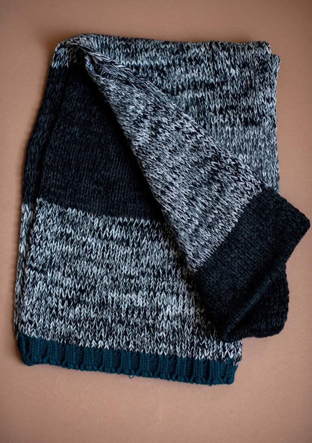 Шарф серо-зеленый