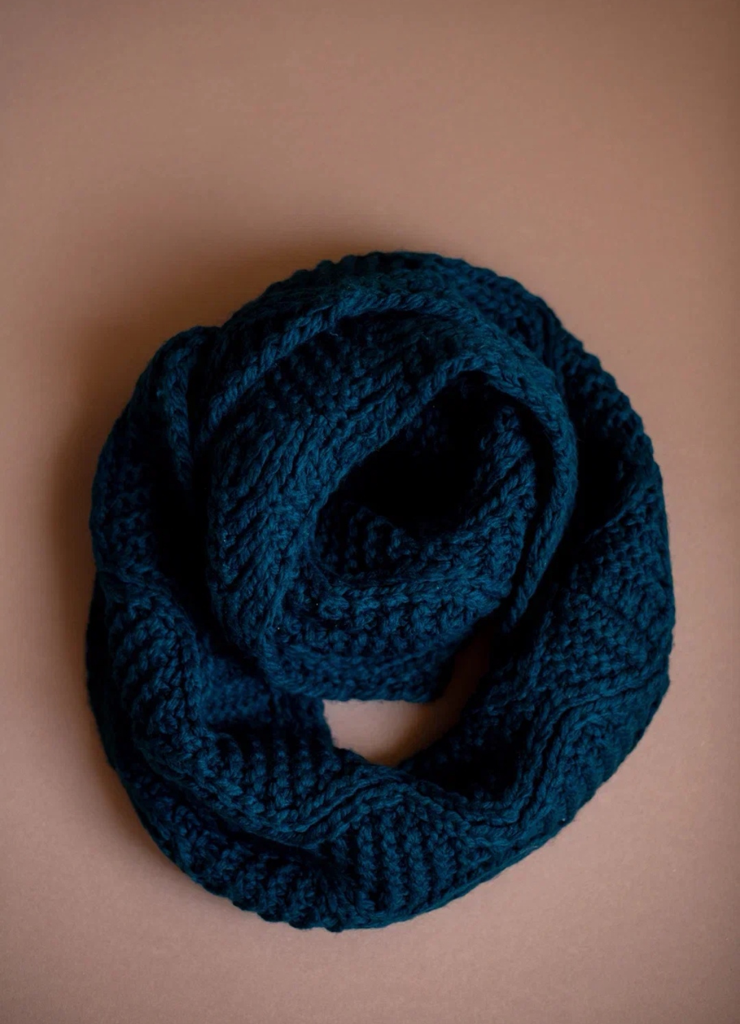 Снуд синий вязаный