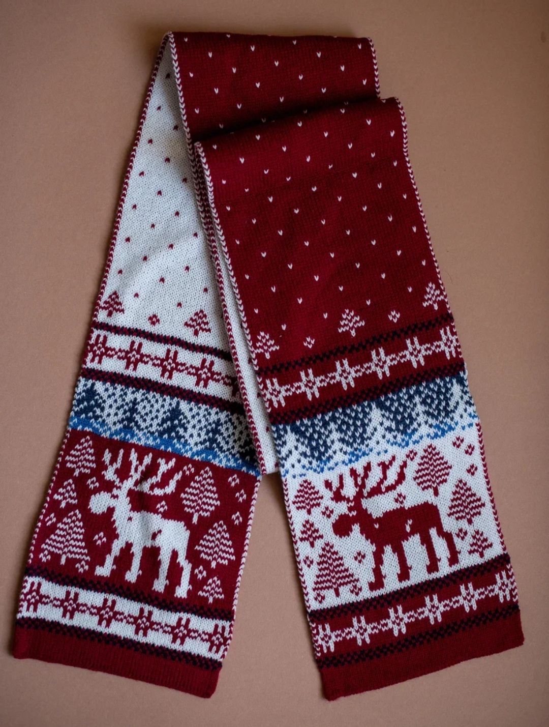 Шарф новогодний с оленем