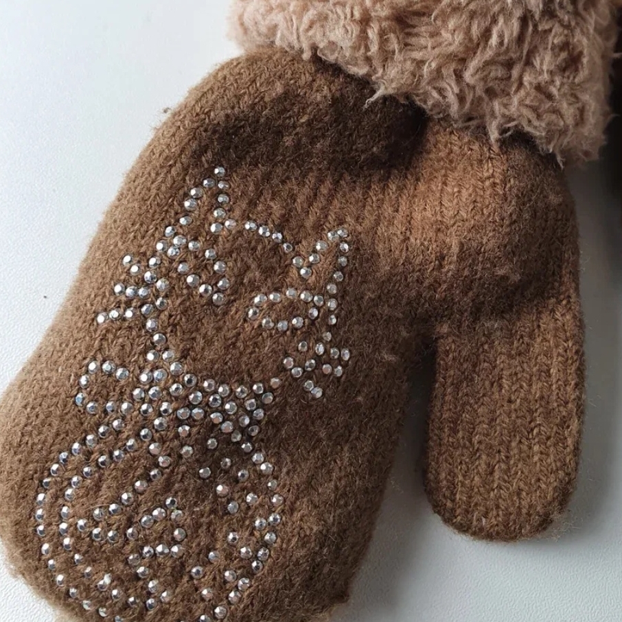 Варежки с котенком