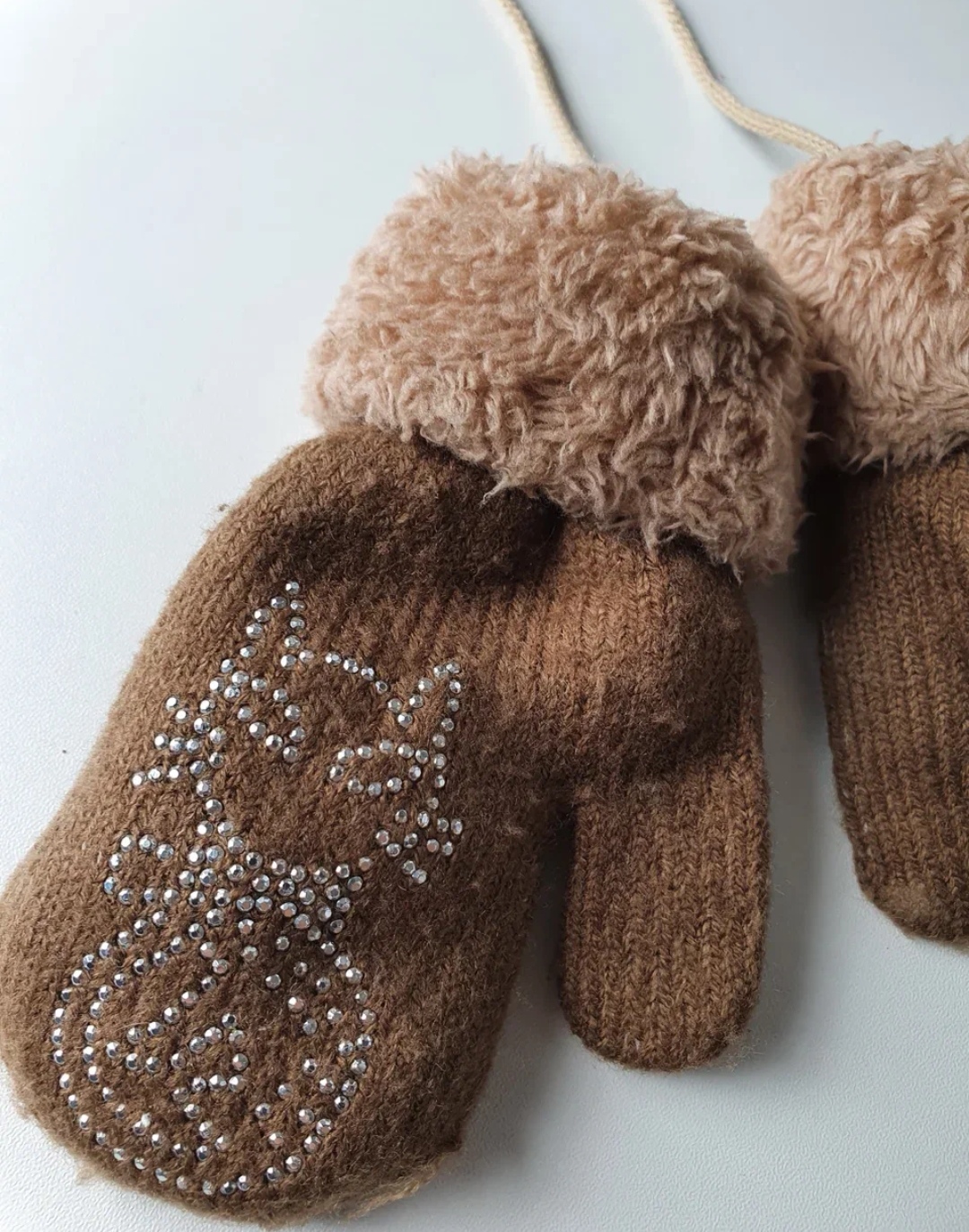 Варежки с котенком