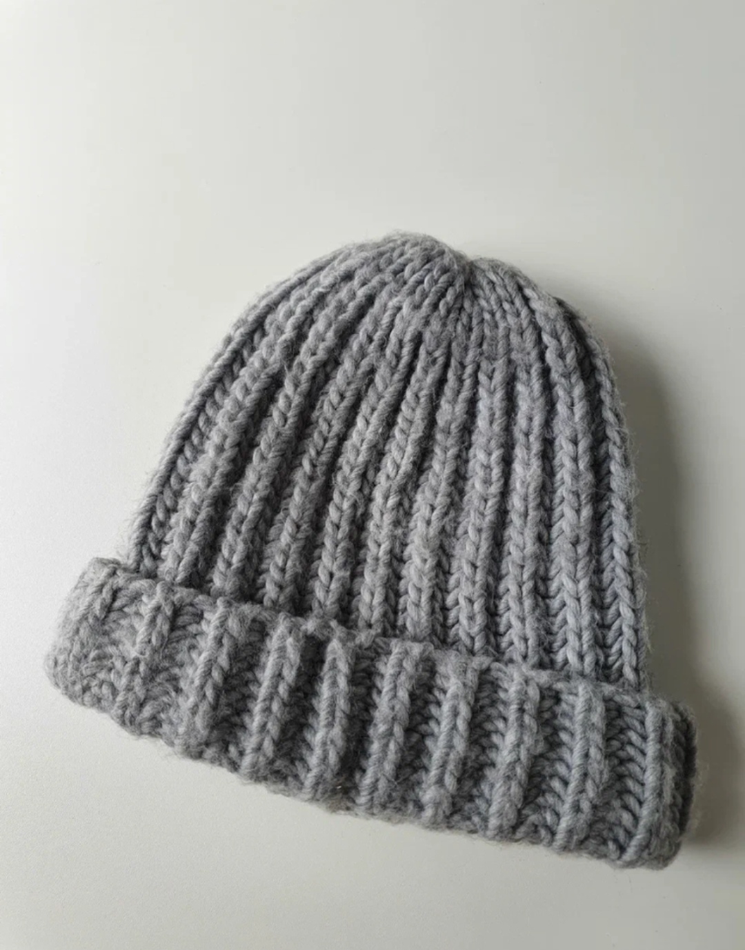 Шапка серая вязаная