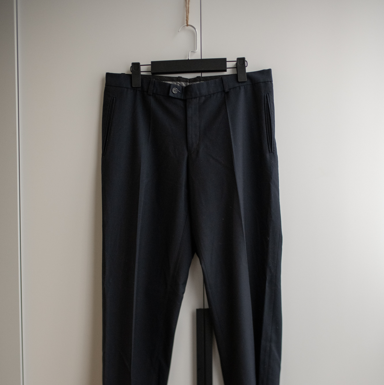 Брюки тёмно-синие со стрелками (L)