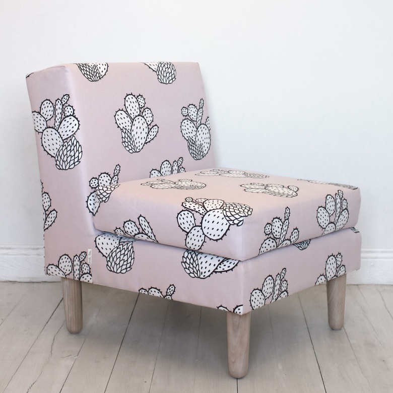 КРЕСЛО C КАКТУСАМИ