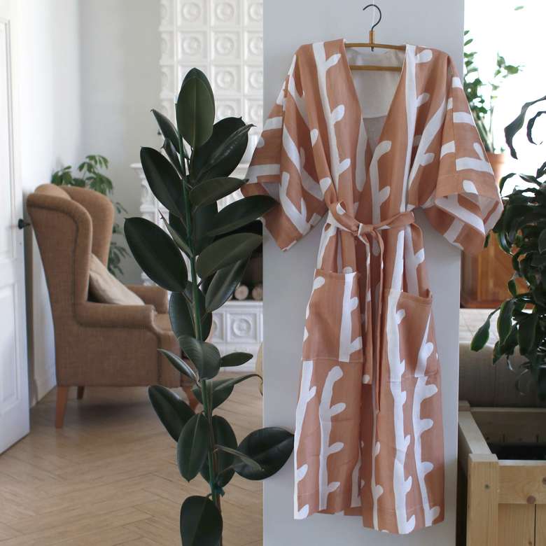 ПЛАТЬЕ-ХАЛАТ С ВЕТОЧКАМИ