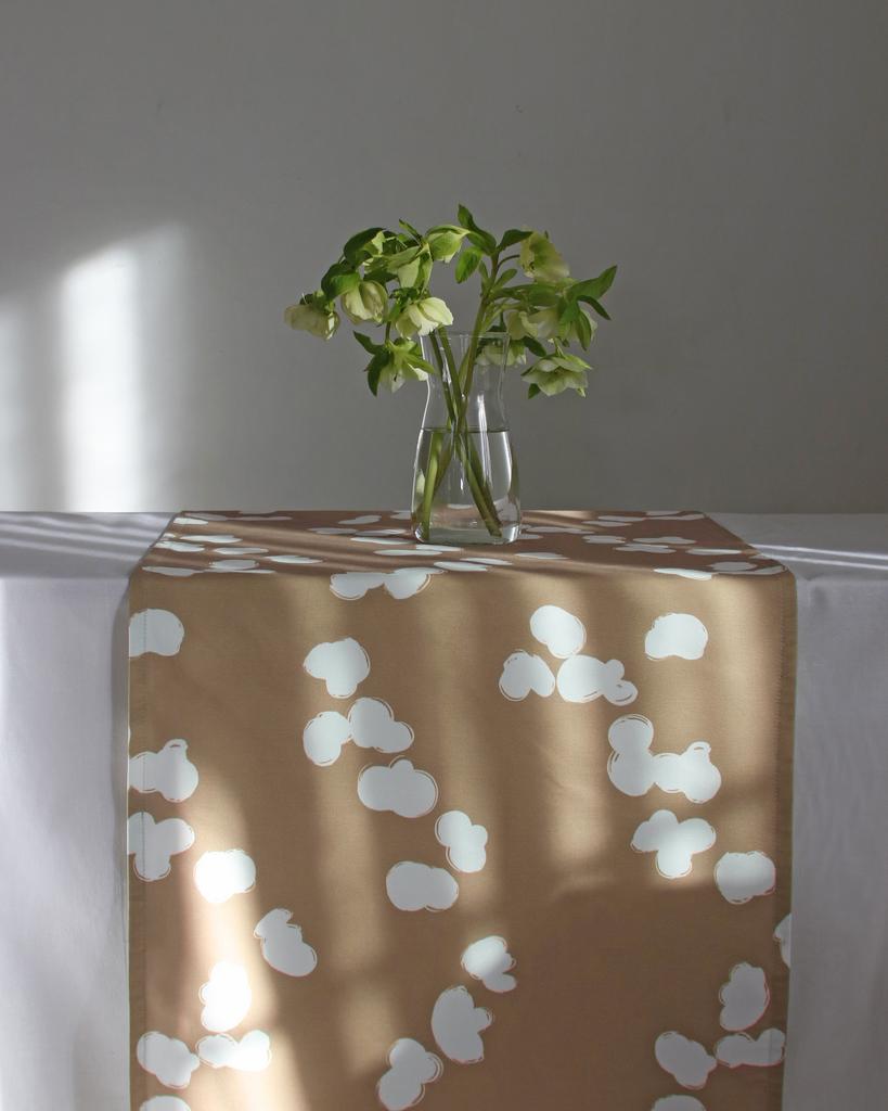 ДОРОЖКА НА СТОЛ "КАСАНИЕ ВОДЫ" ГОРЧИЧНАЯ