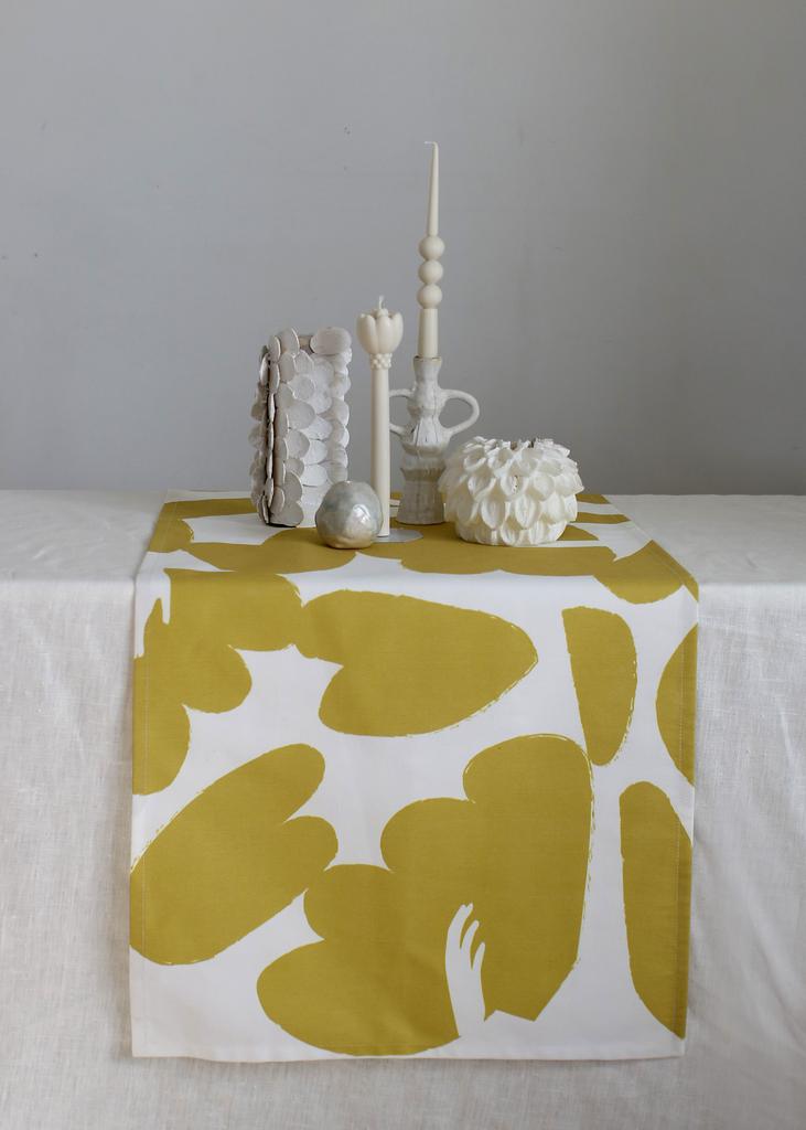 ДОРОЖКА НА СТОЛ "ЛОВЦЫ БЛИКОВ"