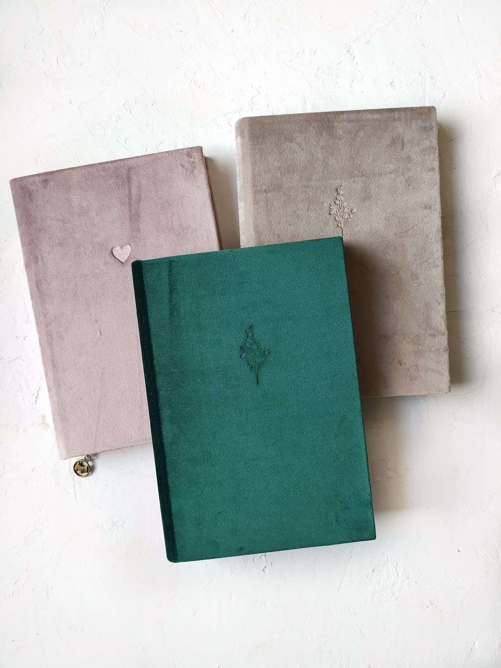 БАРХАТНЫЙ ЕЖЕДНЕВНИК С ТИСНЕНИЕМ