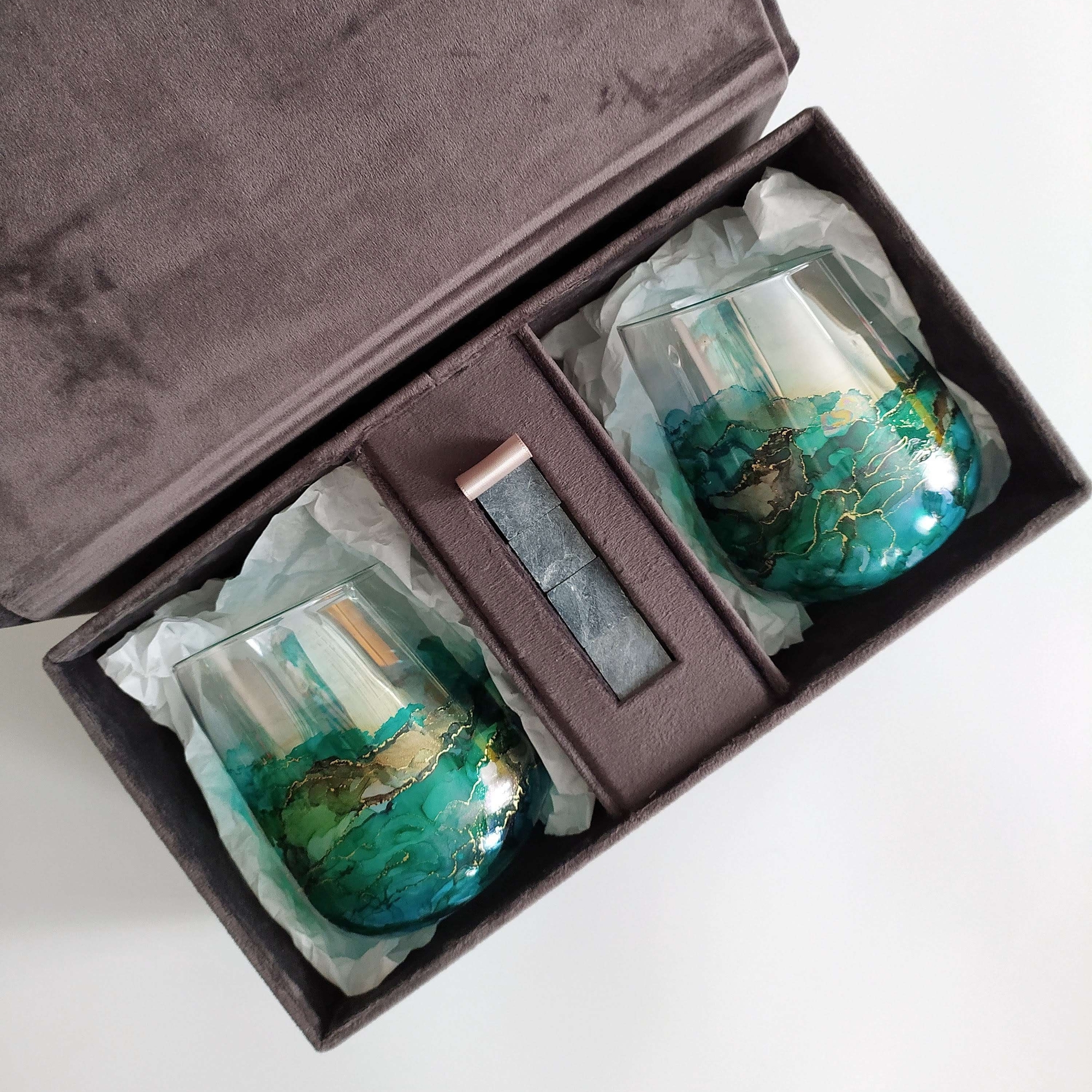 ПОДАРОЧНЫЙ НАБОР "ИЗУМРУДНЫЙ" С БОКАЛАМИ ДЛЯ КРЕПКИХ НАПИТКОВ  В БАРХАТНОМ КОРОБЕ