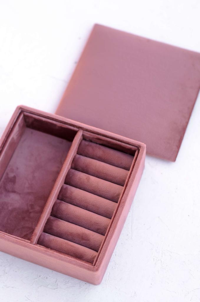 КЛАССИЧЕСКАЯ ШКАТУЛКА ДЛЯ ЮВЕЛИРНЫХ УКРАШЕНИЙ REMEMBER ME