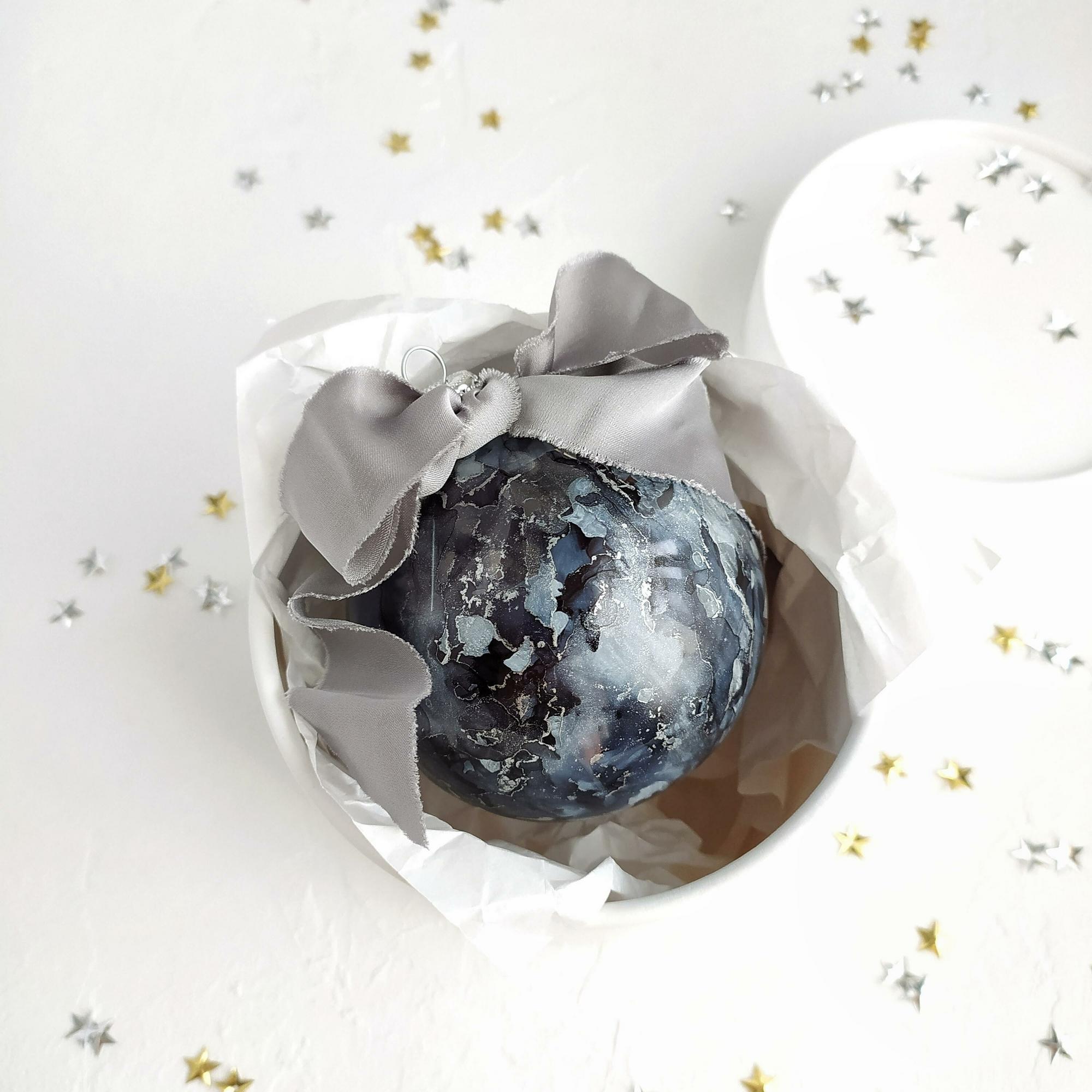 НОВОГОДНЯЯ ИГРУШКА НА ЕЛКУ РУЧНОЙ РАБОТЫ, ШАР "ОПАЛ"