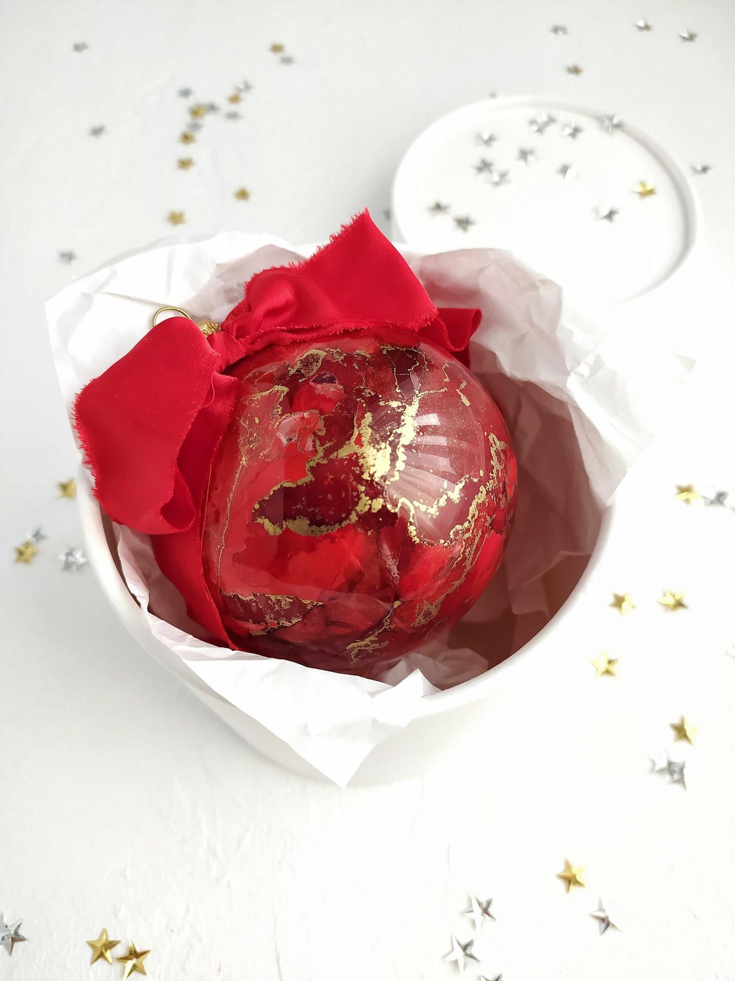 НОВОГОДНЯЯ ИГРУШКА НА ЕЛКУ РУЧНОЙ РАБОТЫ, ШАР "КРАСНЫЙ АЛМАЗ"