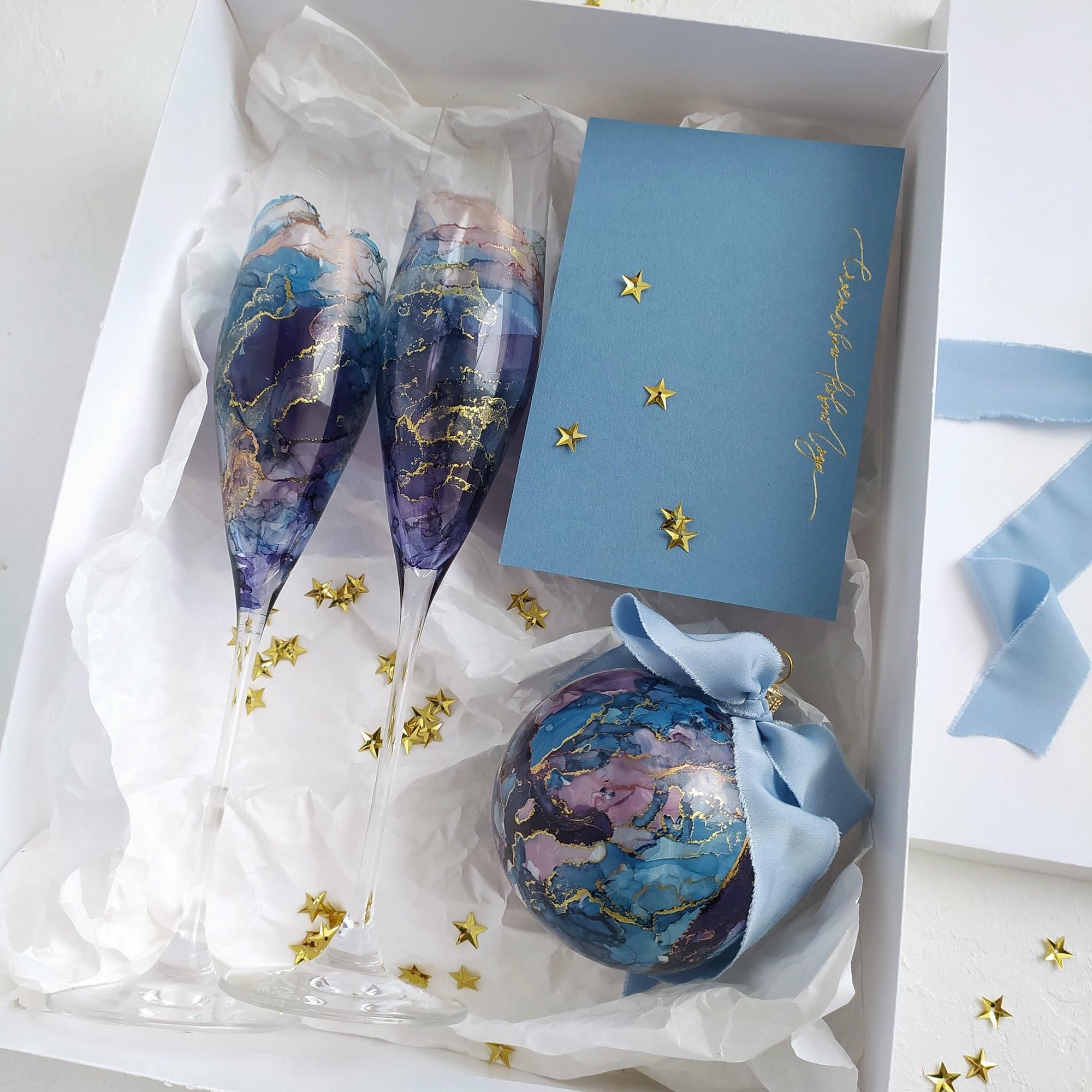 ПОДАРОЧНЫЙ НАБОР "БОКАЛЫ СВОН С ЕЛОЧНЫМ ШАРОМ, (ЛЮБОЙ ЦВЕТ)