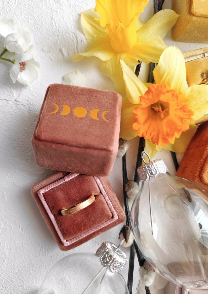 КОРОБОЧКА ДЛЯ ОДНОГО КОЛЬЦА ИЛИ СЕРЕЖЕК  "МЕДОВЫЙ РОЗОВЫЙ"