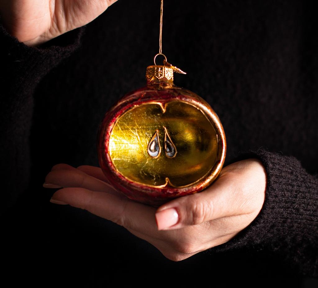 ИГРУШКА НА ЕЛКУ РУЧНОЙ РАБОТЫ, "ЯБЛОЧКО КРАСНОЕ"