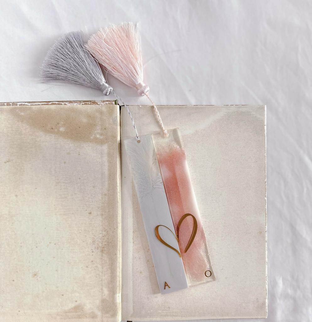 ПАРНЫЕ КНИЖНЫЕ ЗАКЛАДКИ С ИНИЦИАЛАМИ, ЗОЛОТО