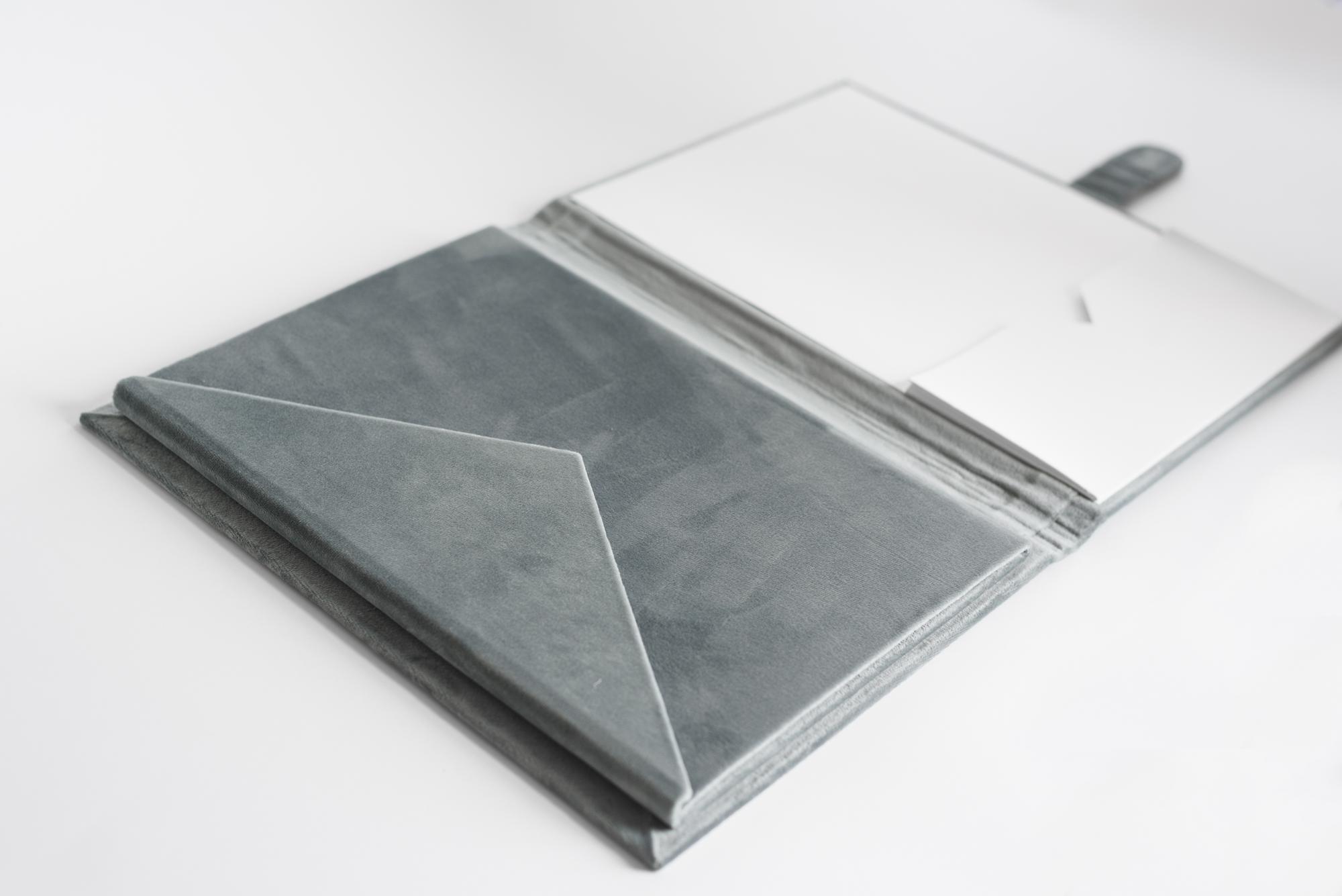 ХОЛДЕР ДЛЯ БУМАГ И ПРЕЗЕНТАЦИЙ с магнитным хлястиком