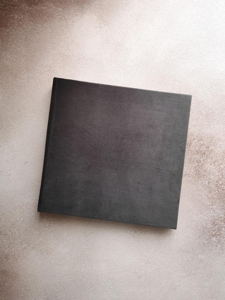 АЛЬБОМ БАРХАТНЫЙ I КНИГА ПОЖЕЛАНИЙ ТЕМНО-СЕРЫЙ 25Х25