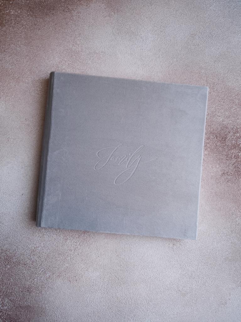 АЛЬБОМ БАРХАТНЫЙ I КНИГА ПОЖЕЛАНИЙ СВЕТЛО-СЕРЫЙ 25Х25