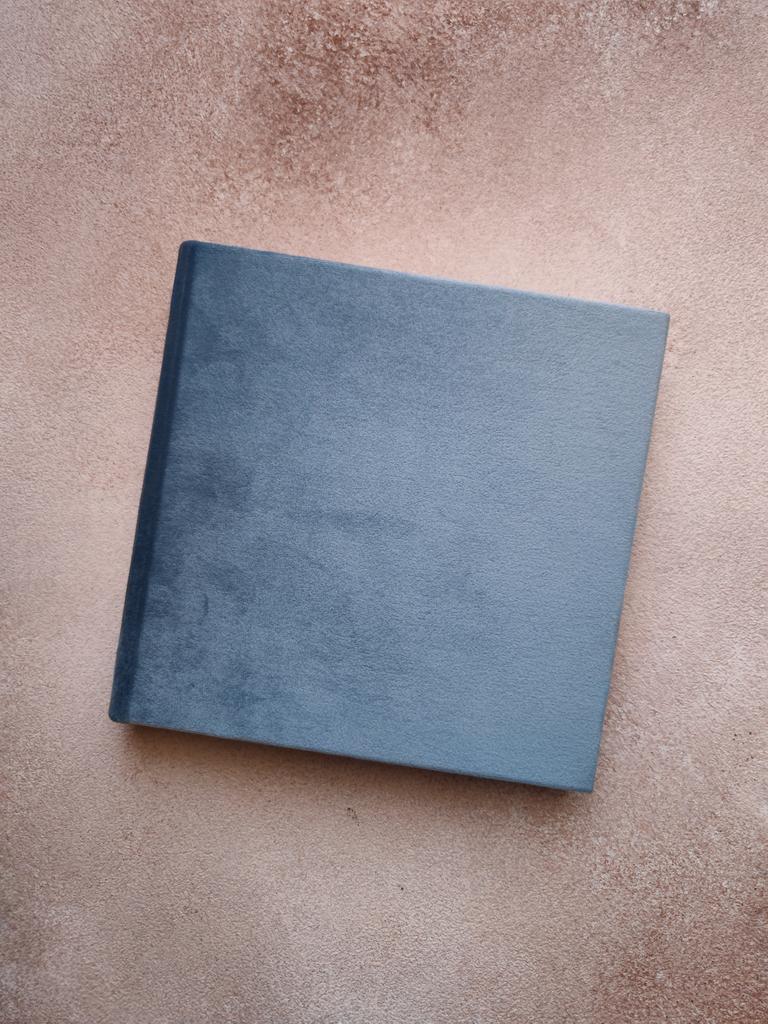 АЛЬБОМ БАРХАТНЫЙ I КНИГА ПОЖЕЛАНИЙ СЕРО-ГОЛУБАЯ 20Х20