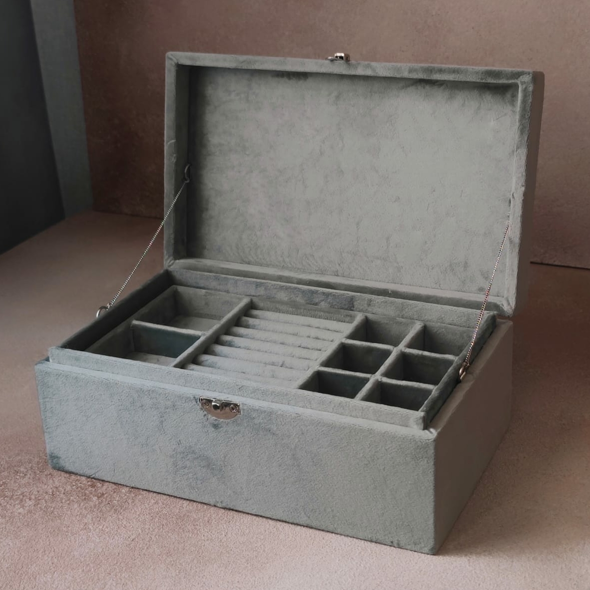 ШКАТУЛКА ДЛЯ УКРАШЕНИЙ ДВУХЪЯРУСНАЯ (ЛЮБОЙ ЦВЕТ БАРХАТА)