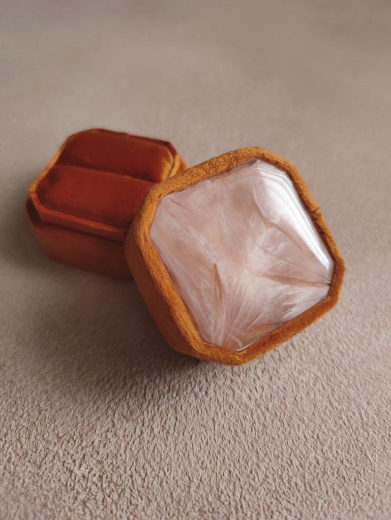 КОРОБОЧКА ДЛЯ КОЛЕЦ С ЭПОКСИДНОЙ ВСТАВКОЙ "МЯГКИЙ КВАДРАТ"