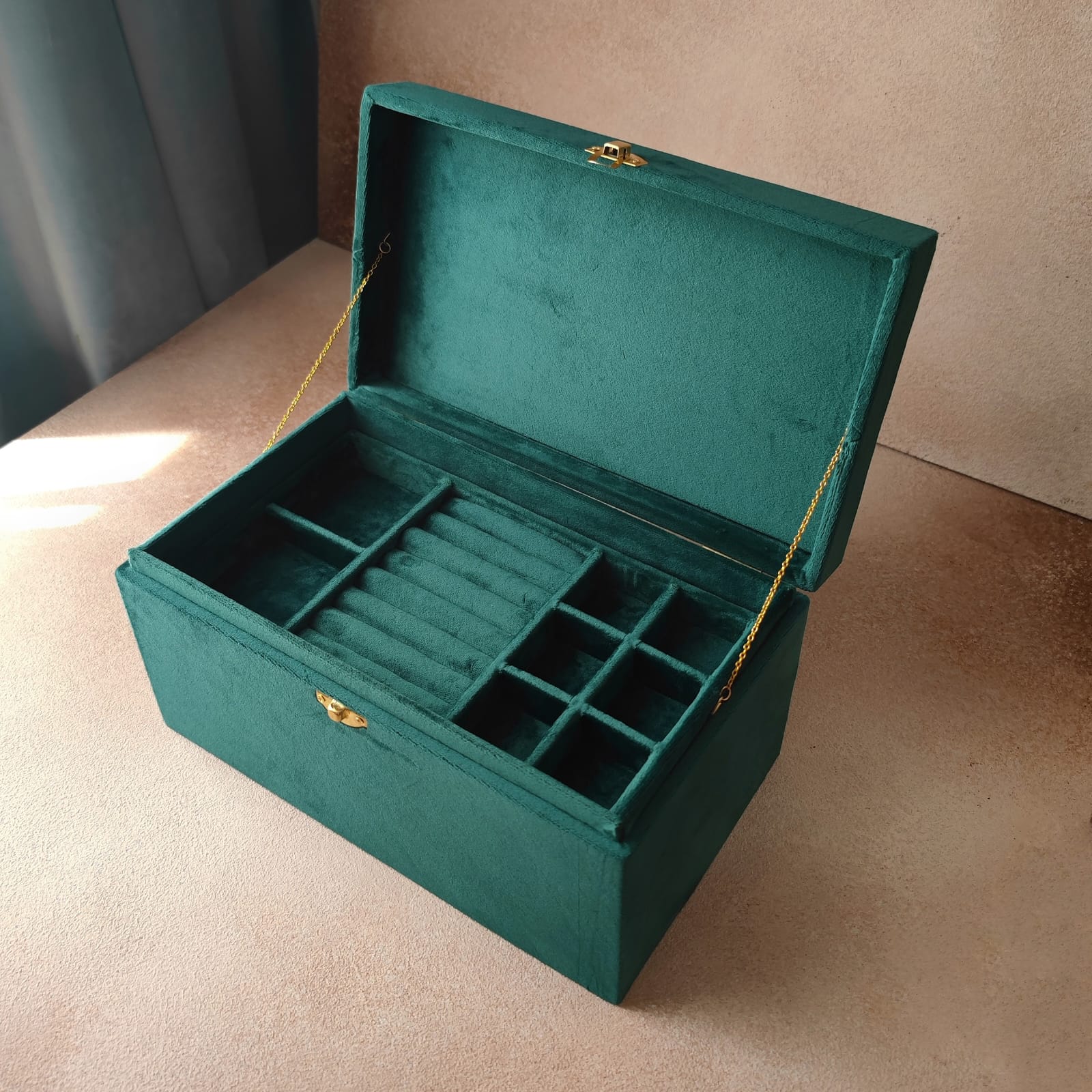 ШКАТУЛКА ДЛЯ УКРАШЕНИЙ ТРЕХЪЯРУСНАЯ (ЛЮБОЙ ЦВЕТ БАРХАТА)