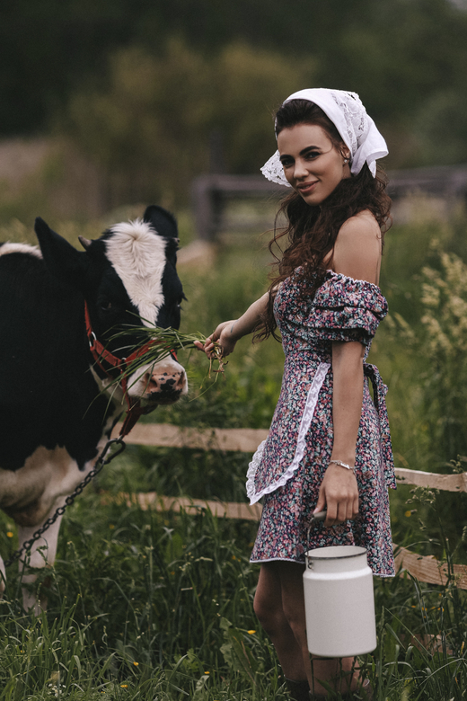 МИНИ-ПЛАТЬЕ С ПЕРЕДНИКОМ