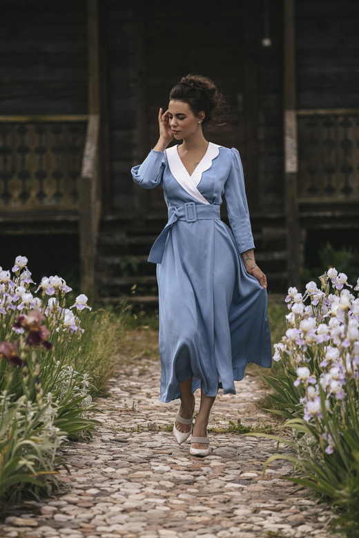 ГОЛУБОЕ ПЛАТЬЕ С БЕЛЫМ ВОРОТНИКОМ