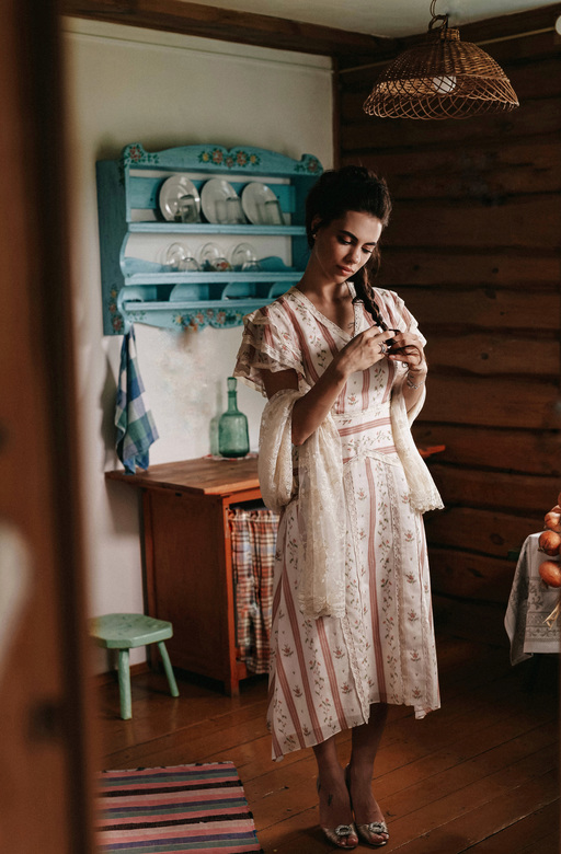 ЦВЕТОЧНОЕ ПЛАТЬЕ С АСИММЕТРИЧНОЙ ЮБКОЙ