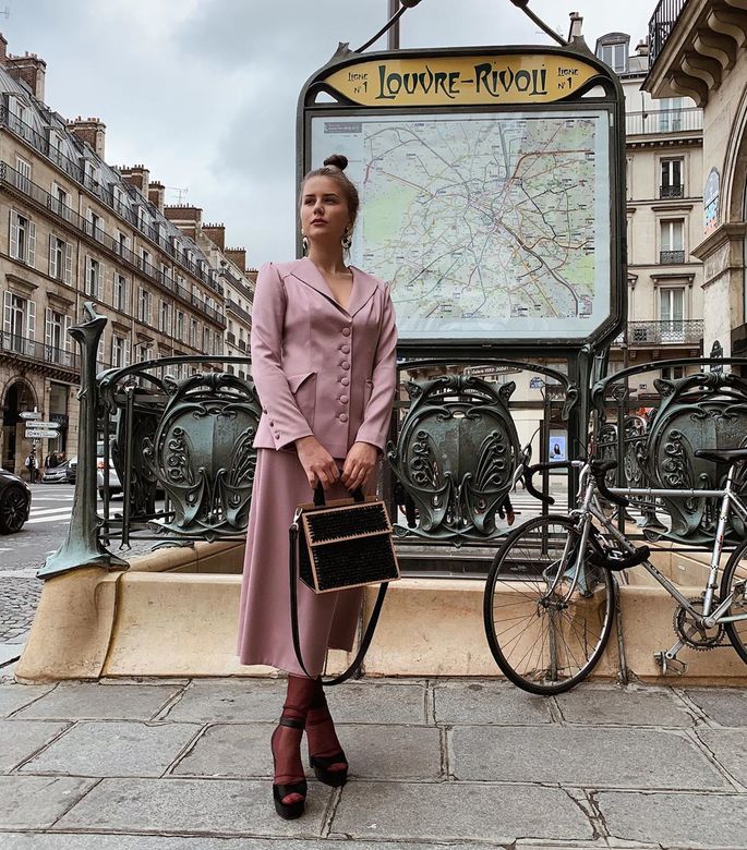 КОСТЮМ С НАКЛАДНЫМИ КАРМАНАМИ