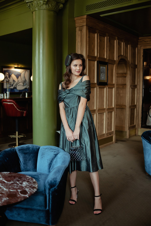 ПЛАТЬЕ С ОТКРЫТЫМИ ПЛЕЧАМИ